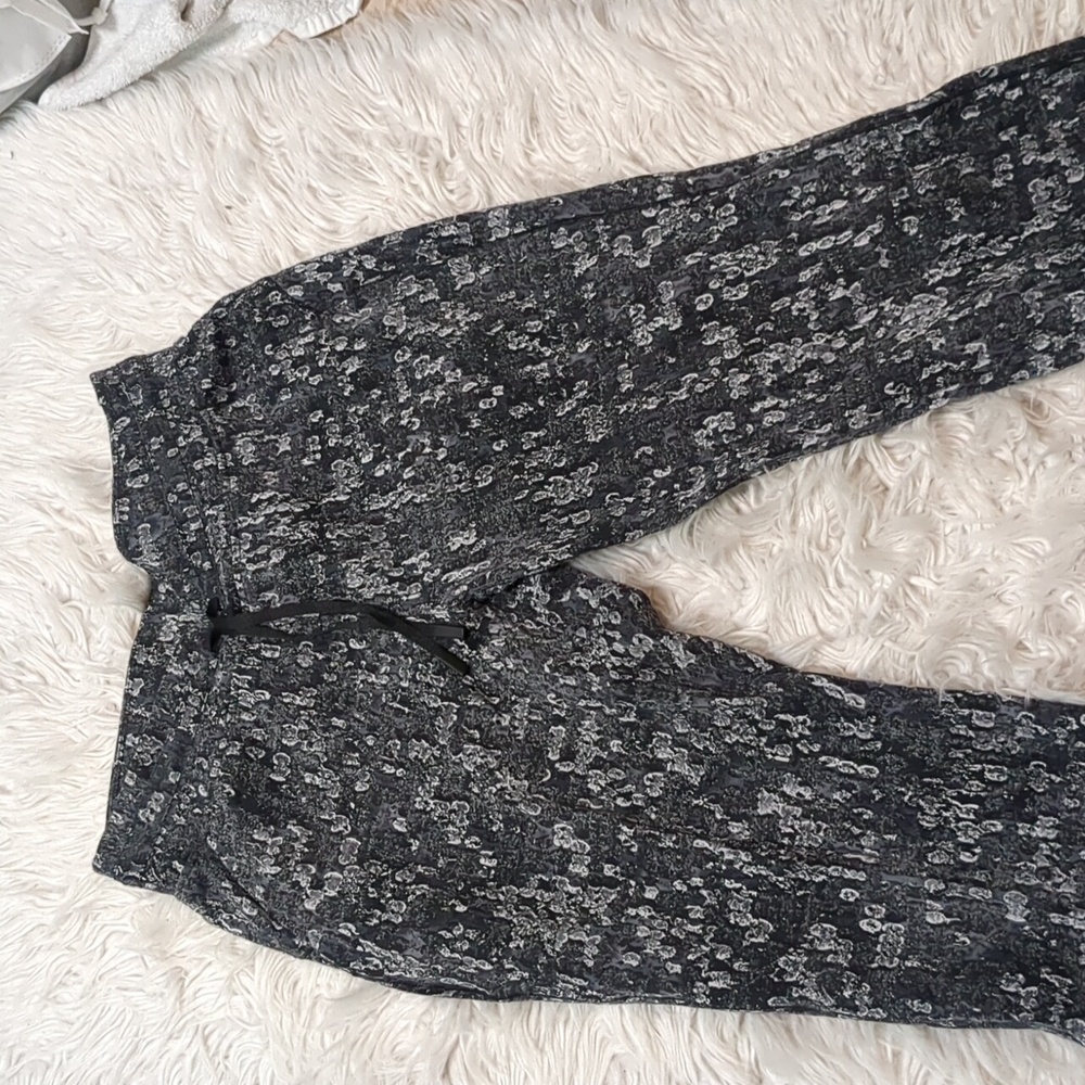 Lululemon Ready to Rullu